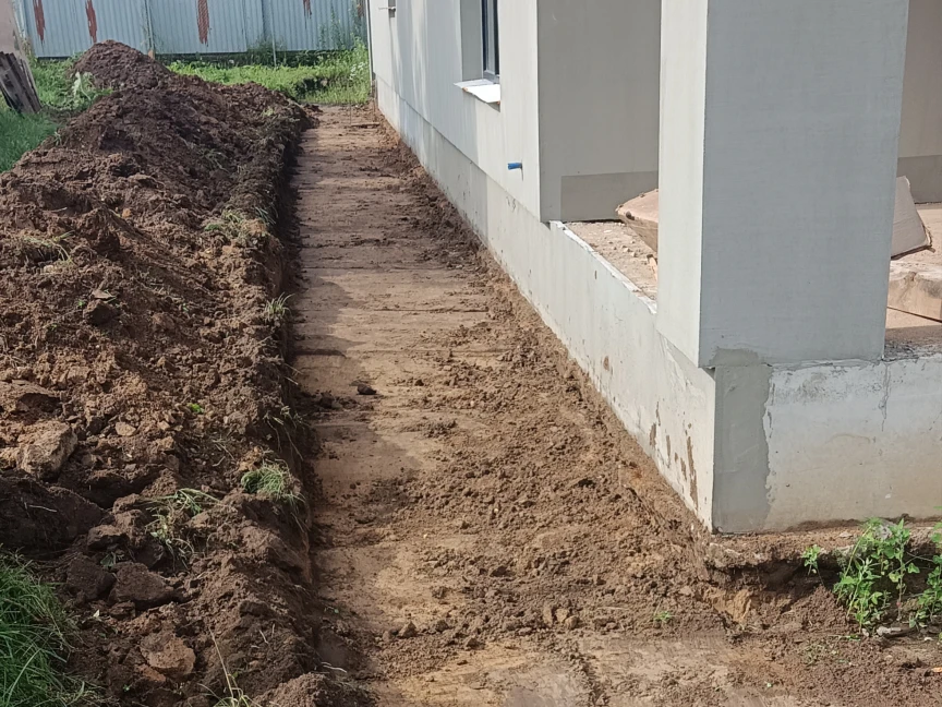 Мини-экскаватор на участке